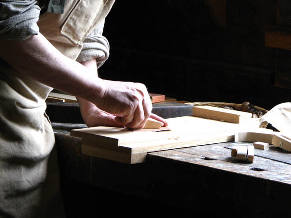Ofrecemos un servicio de <strong>carpintería  de madera y ebanistería en Serra de Daró</strong> adaptado a las necesidades del <strong>cliente</strong>.